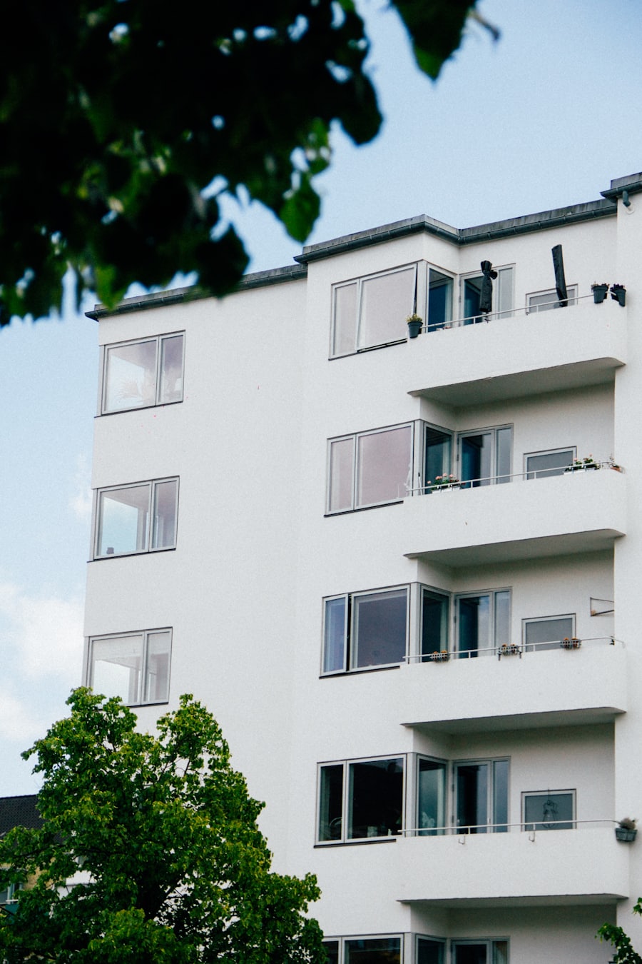 Fachada de edificio residencial con balcones